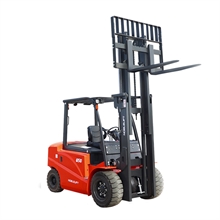 Four-wheels electric forklift 5 T - low centre distance 600 mm - Q Series - 